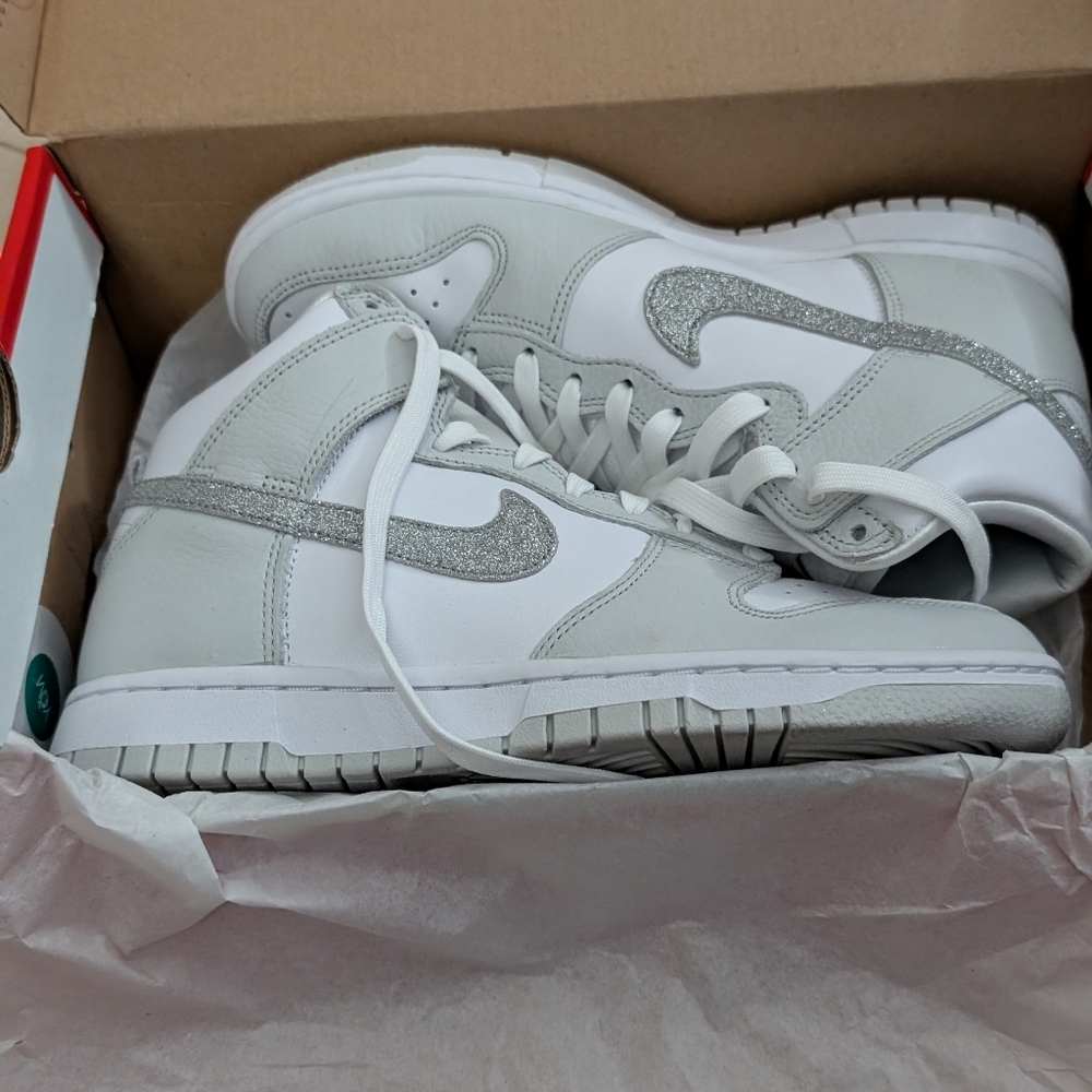 Nike Dunk High Size 7.5 white/metallic silver